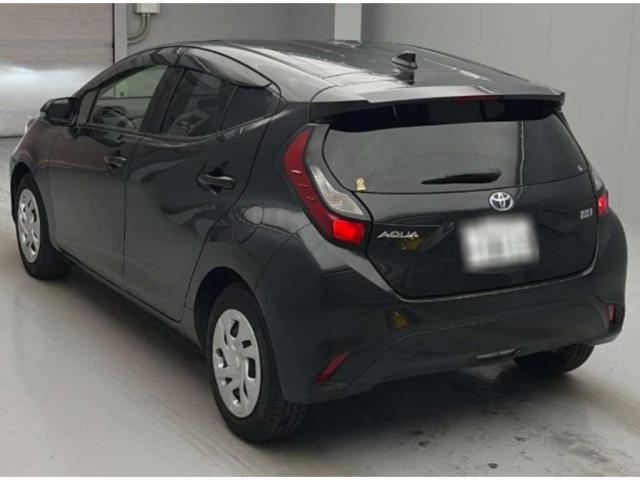 Ref:AUX-23040019 TOYOTA AQUA 2022 5 Ref:AUX-23040019 TOYOTA AQUA 2022 - Image 5