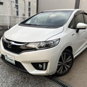 2016 Honda Fit Hybrid pearl hybrid used car Japan export