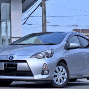 2013 Toyota Aqua silver hybrid used car Japan export