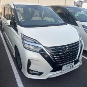 2020 Nissan Serena pearl hybrid used car Japan export