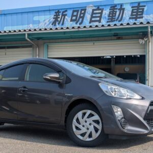 2015 Toyota Aqua gray gasoline used car Japan export
