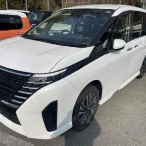 2023 Nissan Serena pearl gasoline used car Japan export