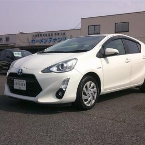 2015 Toyota Aqua pearl gasoline used car Japan export