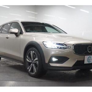 2023 Volvo V60 gold hybrid used car Japan export