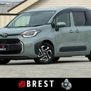 2023 Toyota Sienta green hybrid used car Japan export