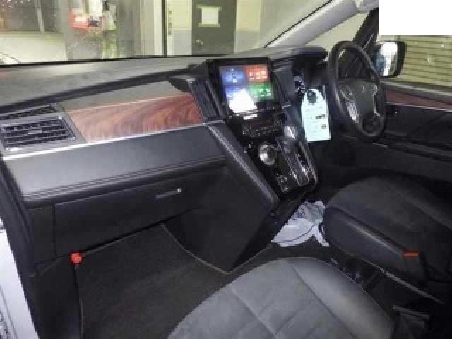 Ref:AUX-23075268 MITSUBISHI DELICA D:5 2022 3 Ref:AUX-23075268 MITSUBISHI DELICA D:5 2022 - Image 3