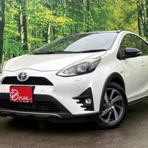 2019 Toyota Aqua pearl gasoline used car Japan export
