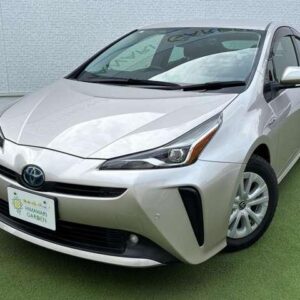 2019 Toyota Prius silver hybrid used car Japan export