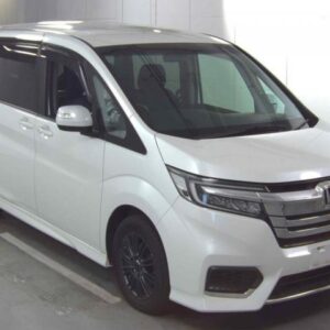 2018 Honda Stepwagon Spada pearl gasoline used car Japan export