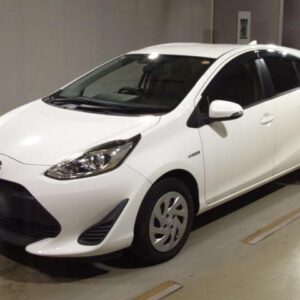 2019 Toyota Aqua white gasoline used car Japan export