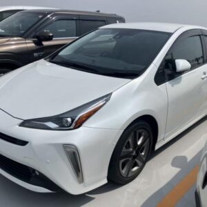 2021 Toyota Prius pearl gasoline used car Japan export