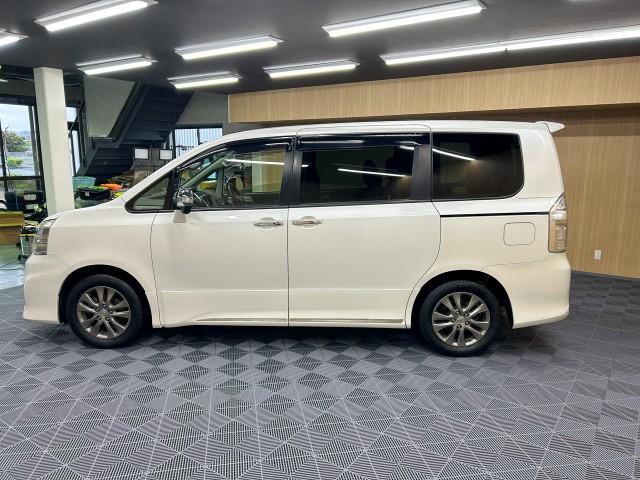 Ref:AUX-23098916 TOYOTA VOXY 2013 3 Ref:AUX-23098916 TOYOTA VOXY 2013 - Image 3
