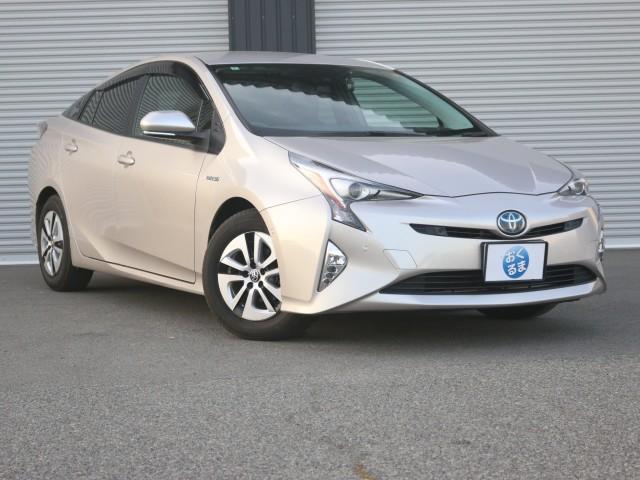 Ref:AUX-23117179 TOYOTA PRIUS 2016 1 2016 Toyota Prius gold hybrid used car Japan export