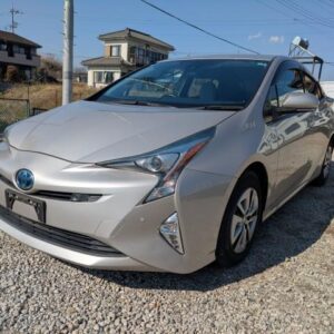 2018 Toyota Prius gold hybrid used car Japan export