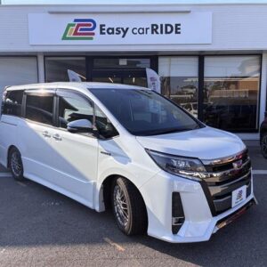 2017 Toyota Noah pearl gasoline used car Japan export