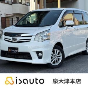 2012 Toyota Noah pearl gasoline used car Japan export