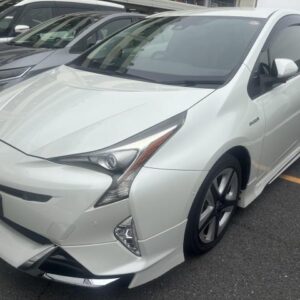2017 Toyota Prius pearl gasoline used car Japan export