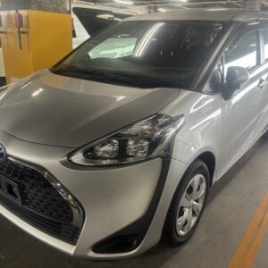 2021 Toyota Sienta silver gasoline used car Japan export