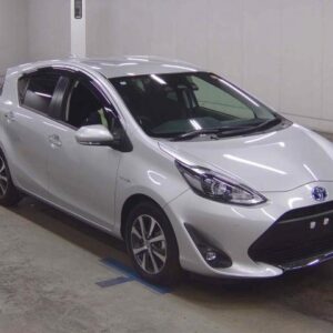 2020 Toyota Aqua silver gasoline used car Japan export