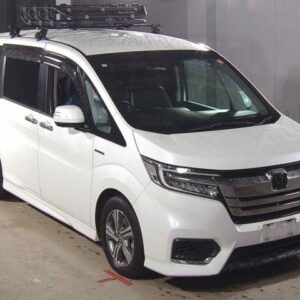2018 Honda Stepwagon Spada pearl gasoline used car Japan export
