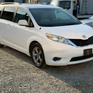 2013 America Toyota Sienna white gasoline used car Japan export
