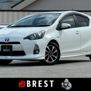 2014 Toyota Aqua white hybrid used car Japan export