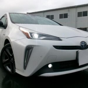 2019 Toyota Prius pearl hybrid used car Japan export