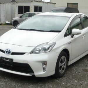 2013 Toyota Prius pearl gasoline used car Japan export