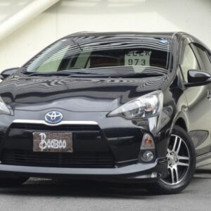 2013 Toyota Aqua black hybrid used car Japan export