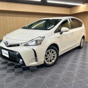 2015 Toyota Prius Alpha white gasoline used car Japan export