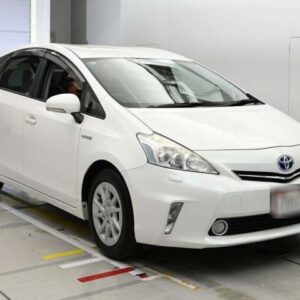 2013 Toyota Prius Alpha pearl gasoline used car Japan export