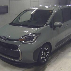 2023 Toyota Sienta green gasoline used car Japan export