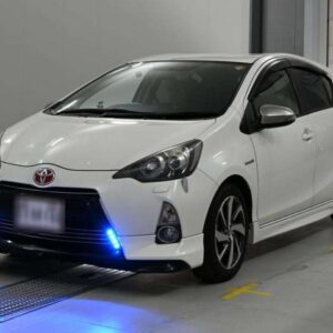 2012 Toyota Aqua pearl gasoline used car Japan export