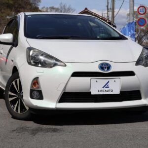 2012 Toyota Aqua pearl gasoline used car Japan export
