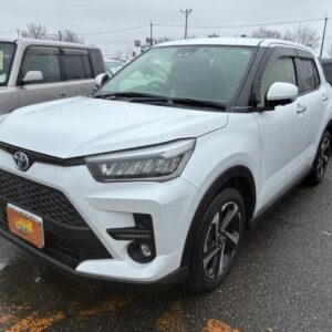 2022 Toyota Raize pearl gasoline used car Japan export