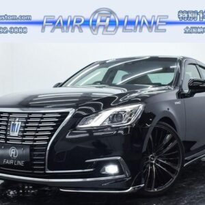 2017 Toyota Crown Hybrid black hybrid used car Japan export