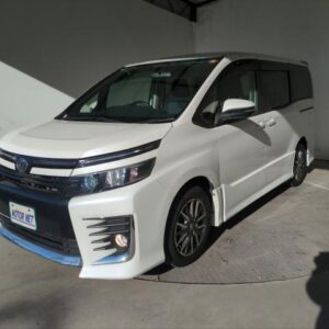 2014 Toyota Voxy pearl gasoline used car Japan export