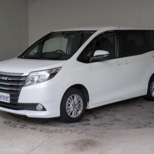 2015 Toyota Noah pearl gasoline used car Japan export
