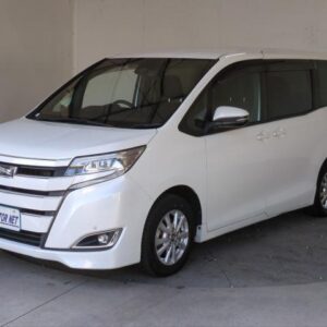 2017 Toyota Noah pearl gasoline used car Japan export