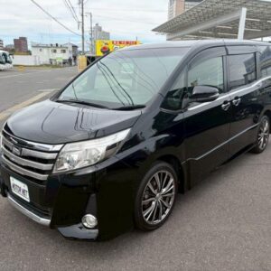 2014 Toyota Noah black gasoline used car Japan export