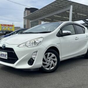 2015 Toyota Aqua pearl hybrid used car Japan export