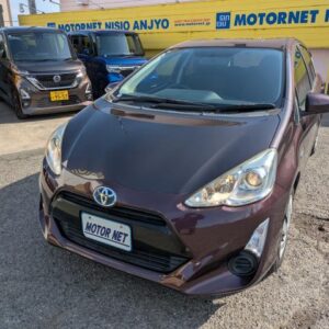 2015 Toyota Aqua red hybrid used car Japan export