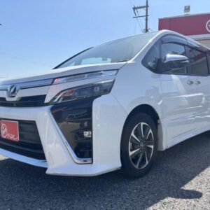 2018 Toyota Voxy pearl gasoline used car Japan export