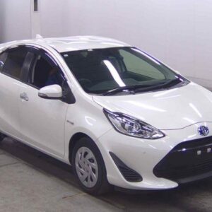 2019 Toyota Aqua pearl gasoline used car Japan export