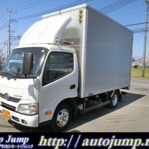 2013 Hino Dutro white diesel used car Japan export