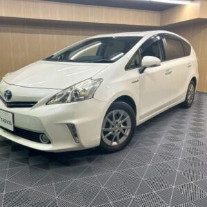 2014 Toyota Prius Alpha white gasoline used car Japan export