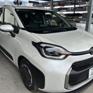 2023 Toyota Sienta pearl hybrid used car Japan export