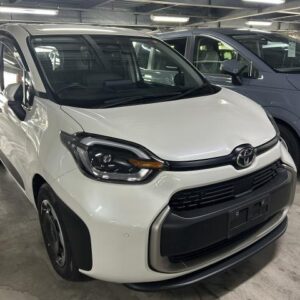2023 Toyota Sienta pearl hybrid used car Japan export