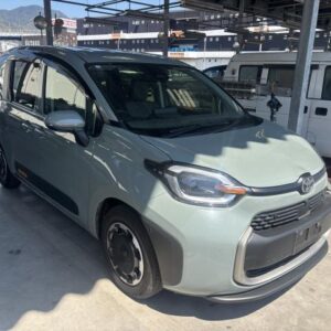 2023 Toyota Sienta green hybrid used car Japan export