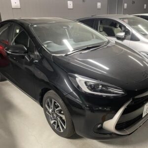 2025 Toyota Aqua black hybrid used car Japan export